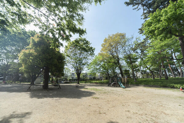 塚山公園　現地より約180m