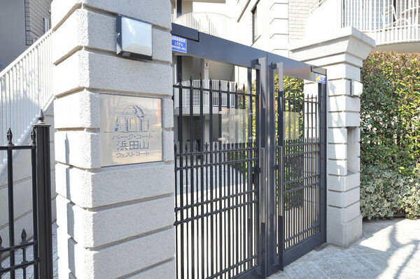 剣先をあしらった瀟洒なデザインは、景観づくりにも一役買います。