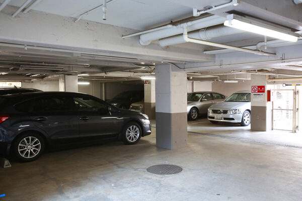 車の便にも恵まれた立地。駐車場は21台分を用意しています。