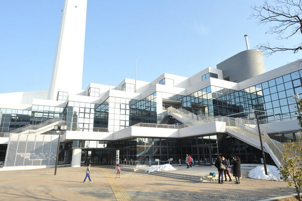 「高井戸地域区民センター温水プール」へは約1,300ｍ（徒歩17分）。