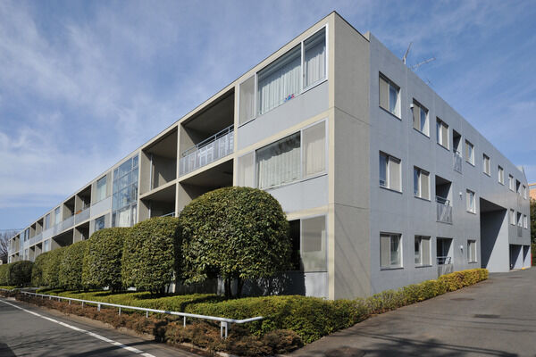 【パークコート杉並宮前】建物の内部に中庭を設けたロの字型の配棟です。		