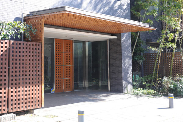 ホール内、エントランスには清らかな孟宗竹・大名竹をレイアウト。