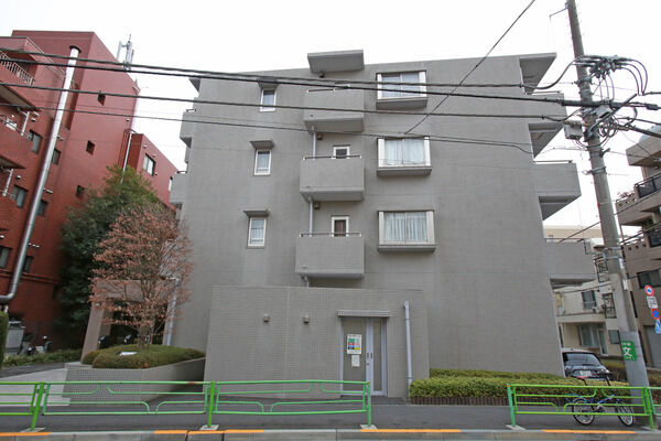 【中野富士見町パークホームズ】タイルやクロス、カーペットにはそれぞれ抗菌、防ダニ、防カビ加工が施されている。