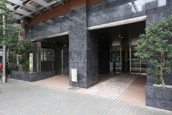 落ち着きがあり威厳を感じさせるエントランス。		