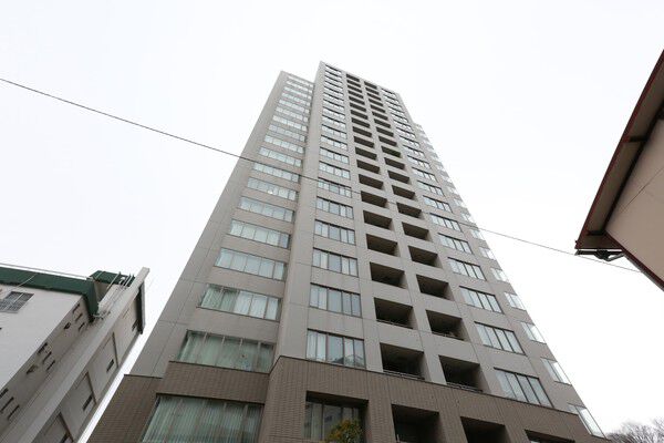 【目白プレイスタワー】周囲には、視界を遮る建物が少なく、通風や採光は抜群。	 【目白プレイスタワー】周囲には、視界を遮る建物が少なく、通風や採光は抜群。