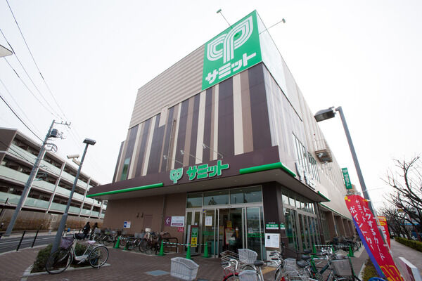 「サミットストア東長崎店」は、約260m（徒歩4分）。