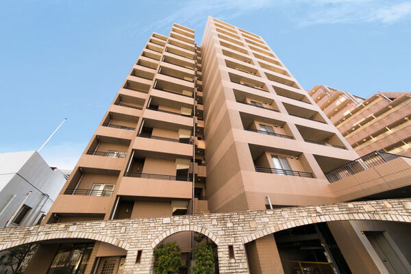 【立教通り南パークホームズ】バルコニーはガーデニングなどに便利なスロップシンクを設置。 【立教通り南パークホームズ】バルコニーはガーデニングなどに便利なスロップシンクを設置。