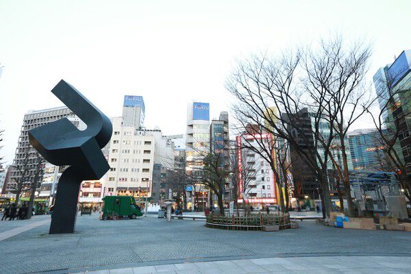 テレビドラマで有名になった「池袋西口公園」まで約1,400m（徒歩18分）。