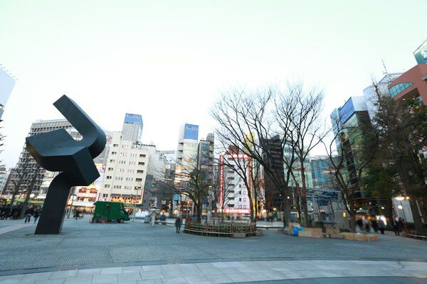 テレビドラマで有名になった「池袋西口公園」まで約1,400m（徒歩18分）。