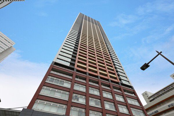 【アウルタワー】低層部、中層部、高層部とそれぞれ表情の異なるマテリアルを採用。