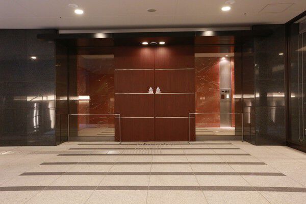 まるでホテルの様な気品あるエントランス。