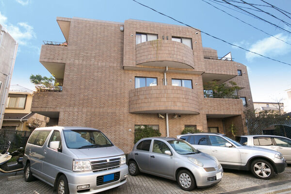 【パークコート目白】気品と風格を感じさせる上品な低層スタイルの3階建て。		 【パークコート目白】気品と風格を感じさせる上品な低層スタイルの3階建て。