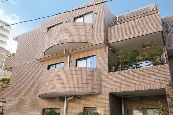 【パークコート目白】落ち着きのあるシックな装いを醸し出すブラウンのタイル貼り。		 【パークコート目白】落ち着きのあるシックな装いを醸し出すブラウンのタイル貼り。