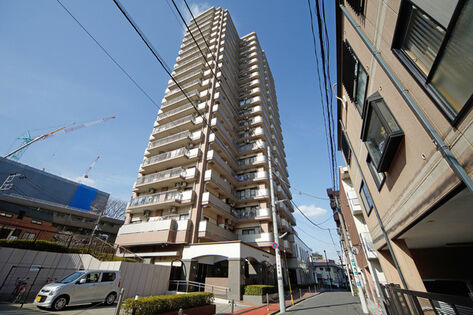 東京の北の玄関口「赤羽」駅の西口エリアにそびえる20階建て、全147戸。		