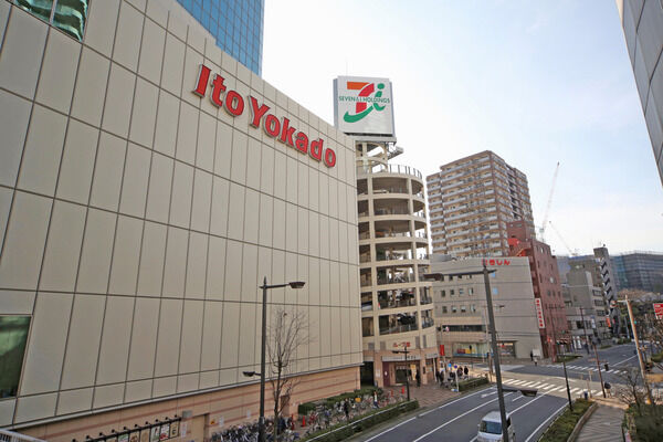 毎日の生活用品が揃う「イトーヨーカドー 赤羽店」まで約180m（徒歩3分）。		