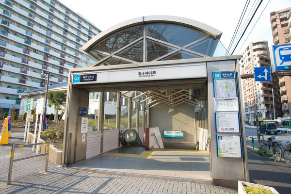 東京メトロ南北線「王子神谷」駅は、徒歩8分。