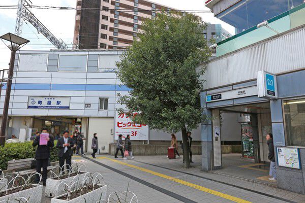 千代田線・京成線・荒川線「町屋」駅より約80m（徒歩1分）。		