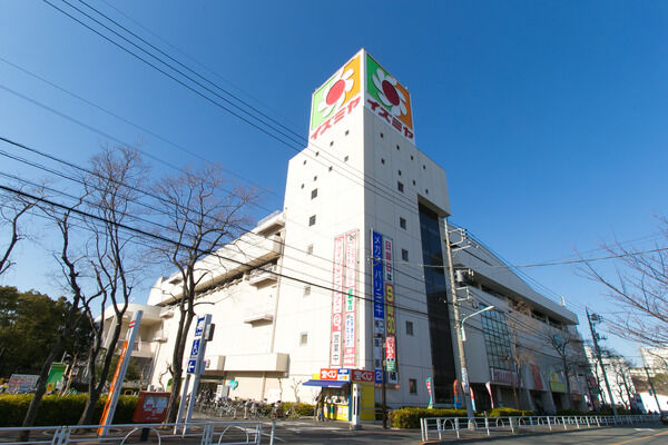 買物に便利な「イズミヤ板橋店」までは約500ｍ（徒歩7分）。