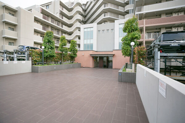 【レーベンハイム加賀プレシャスフォルム】エントランスアプローチ