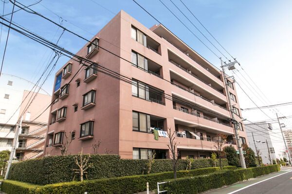【蓮根城北公園パークホームズ】どの住戸にもさわやかな風と明るい光が降り注ぐよう南面中心のL字型配棟。		
