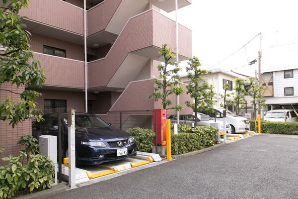 駐車場は敷地内に22台。ゲスト用にも1台分。自転車置場も全戸分用意の安心感。		