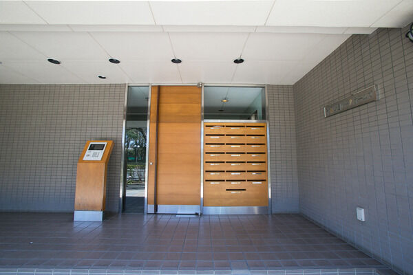 オートロックを採用しており、セキュリティ面でも安心です。		