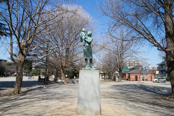 四季の移ろいを感じられる「平和公園」まで約300ｍ（徒歩4分）。