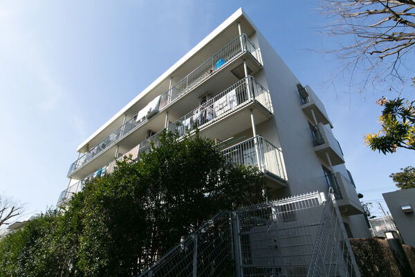 【中村橋パーク・ホームズ】敷地の約65％をオープンスペースにしたゆとりのレイアウトです。		