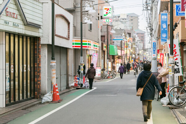 日常の買い物に便利な「中村橋駅前商店街」まで約550m（徒歩7分）。		