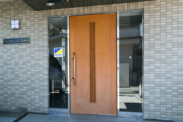 プライバシーを守り、外部からの侵入を未然に防ぐセキュリティシステムを採用。		