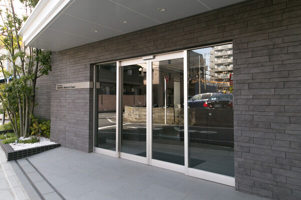 エントランスに入ると優雅な雰囲気を醸し出す「もてなし」の空間が広がります。