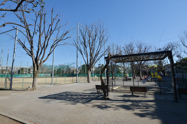 「区立学田公園」は、約20m（徒歩1分）。