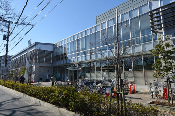 温水プール等設置されている「中村南スポーツ交流センター」まで約150ｍ（徒歩2分）。