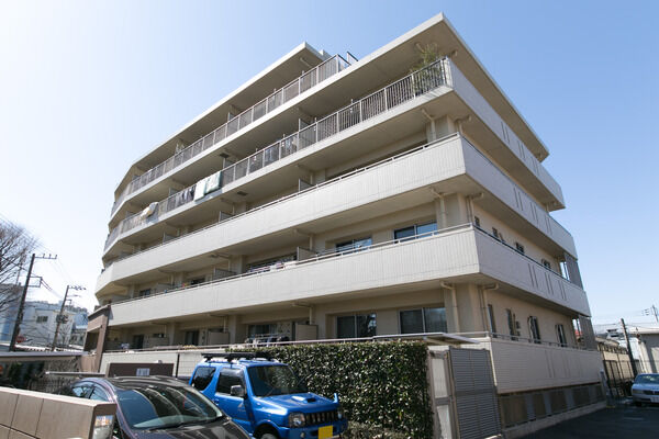 【パークホームズ練馬富士見台】気品とモダンさを重ね合わせた風格ある容姿。 【パークホームズ練馬富士見台】気品とモダンさを重ね合わせた風格ある容姿。