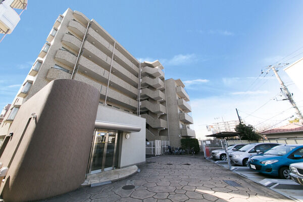 【中村橋北パークホームズ】駐車場は三段式機械駐車場で12台分を用意しています。 【中村橋北パークホームズ】駐車場は三段式機械駐車場で12台分を用意しています。