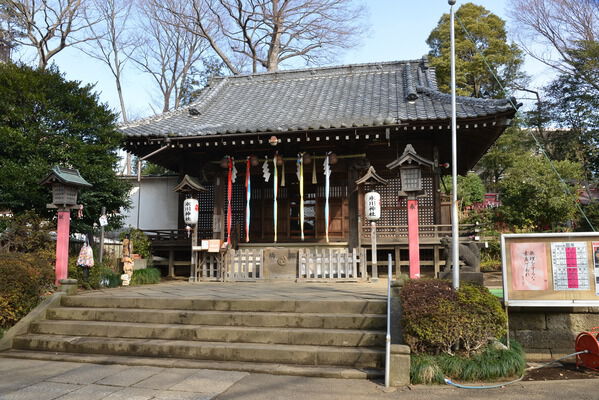 町名の由来となっている「氷川神社」まで約450ｍ（徒歩6分）。