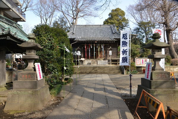 町名の由来となっている「氷川神社」まで約300ｍ（徒歩4分）。