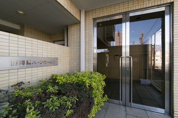 インターホンとオートロックシステムで二重のセキュリティを確保しています。