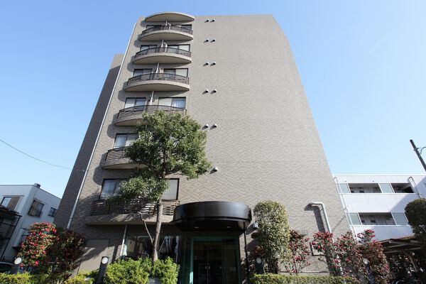 【五反野パーク・ホームズ】地上7階建て、全31戸の閑静な住まいです。		