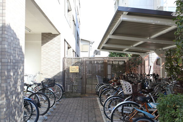 駐輪場も完備し、駅前でのショッピングもらくらく。		