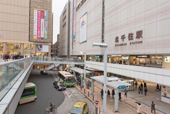 千代田・常磐緩行線「北千住」駅まで約200m（徒歩3分）。　		