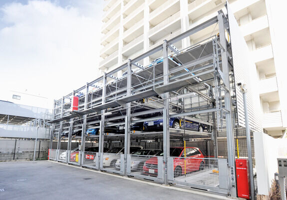 敷地内には、27台分の駐車場を設置。