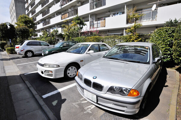 24台収容の駐車場は、敷地内に設置。