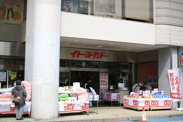 「小岩」駅北口には「イトーヨーカドー小岩店」が約140m（徒歩2分）。