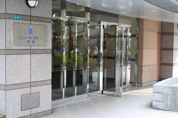 住まう人のプライバシーに配慮したエントランス。		