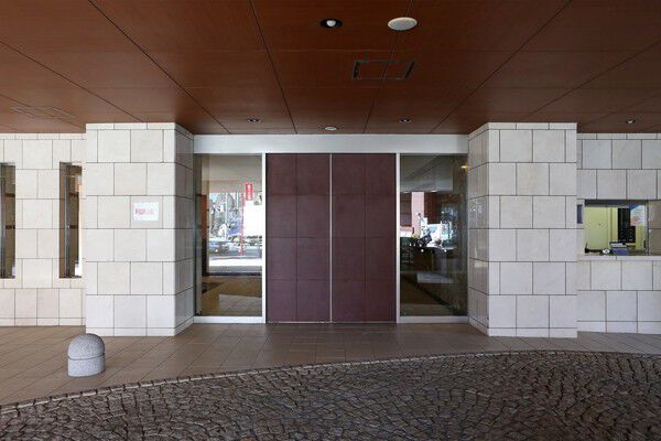 ホテルを思わせるヨーロピアンテイストの表情がエレガントなエントランス。