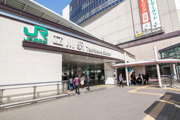 最寄りの中央本線「立川」」駅まで約480m（徒歩6分）。