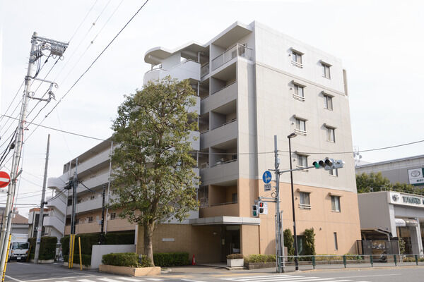 【立川パークホームズ】敷地形状を生かし、全戸南向きになるようプランニングされています。