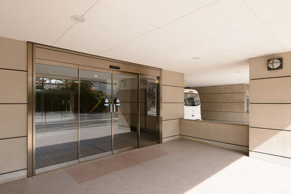 安心のオートロックシステムを採用したエントランス。