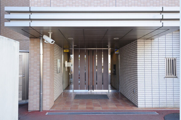 敷地内には8か所の防犯カメラを備え、セキュリティ面でも安心です。